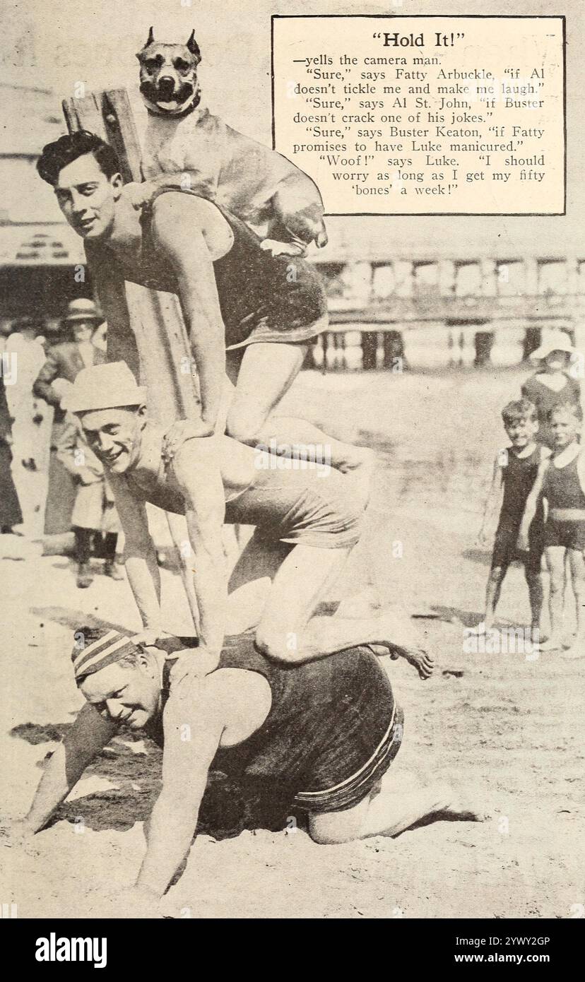 Luke the Dog, Buster Keaton, al St. John e Roscoe Arbuckle at the Beach - Picture-Play Magazine, ottobre 1918 Foto Stock