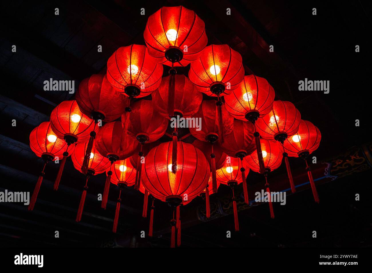 Vietnam, Hoi An, 2024-02-20 città vecchia, lanterna rossa, decorazione, design, lanterna cinese, luci, vintage, asia, semaforo rosso, vecchia lanterna Foto Stock