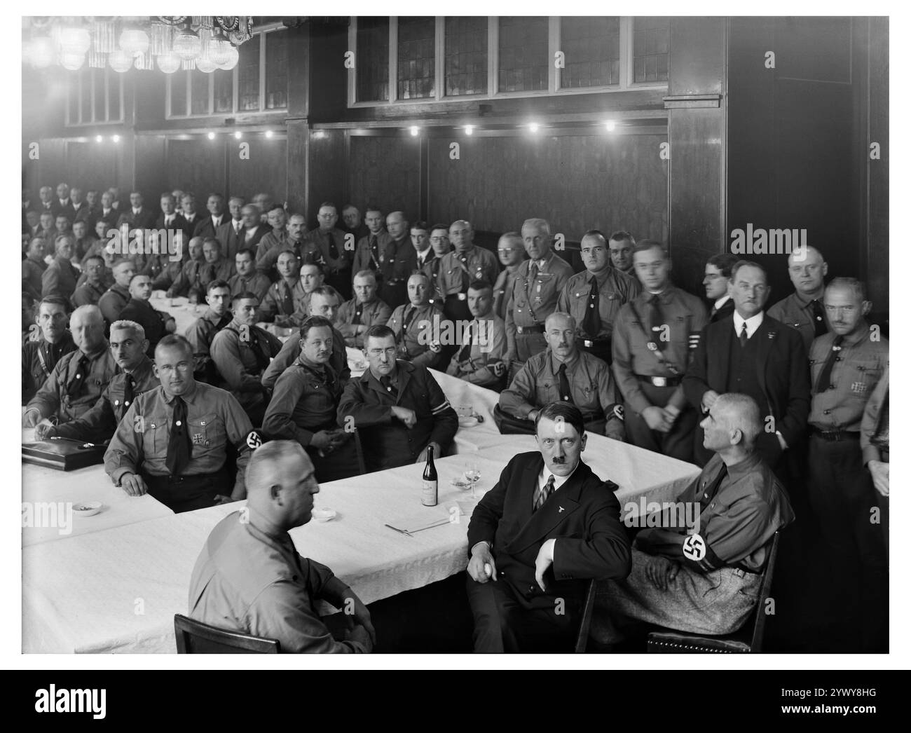 ADOLF HITLER - 107 SEGGI NSDAP AL REICHSTAG - SEP 1930 Foto Stock