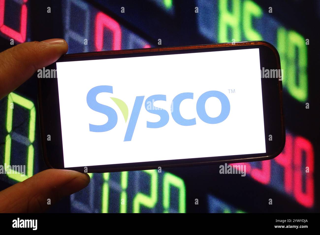 In questa immagine, il logo Sysco Company viene visualizzato sullo schermo di uno smartphone. Foto Stock