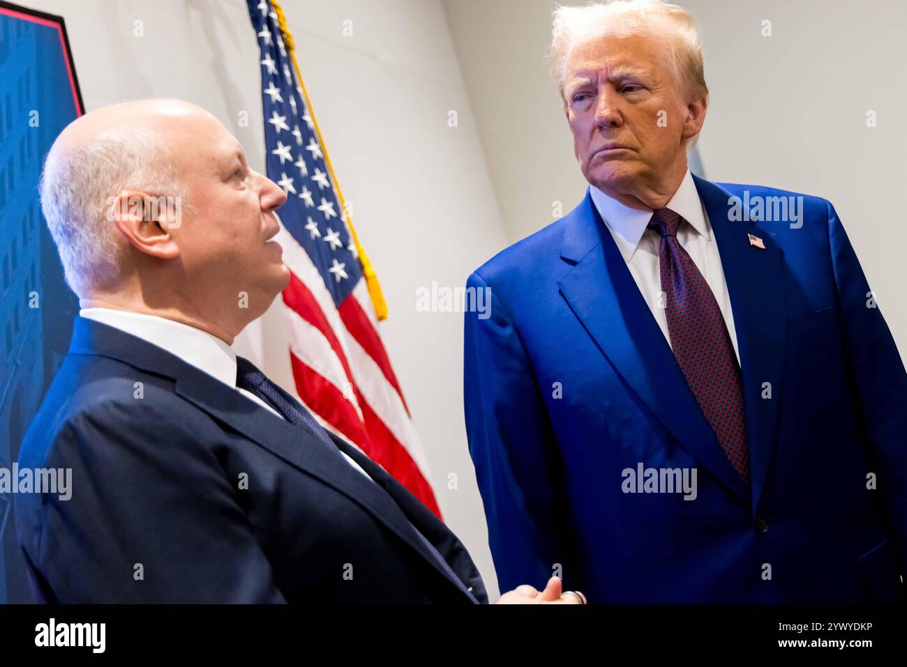 New York, Stati Uniti. 12 dicembre 2024. La Borsa di New York dà il benvenuto al presidente eletto degli Stati Uniti Donald J. Trump, oggi, giovedì 12 dicembre 2024, per onorare il presidente eletto Donald J. Trump che è stato nominato persona dell'anno DEL TEMPO. Per onorare l'occasione, il presidente eletto degli Stati Uniti Donald J. Trump suona il Bell® di apertura, affiancato dal CEO di ICE Jeff Sprecher, dal CEO di TIME Jessica Sibley e dal presidente della NYSE Lynn Martin. (Foto di NYSE Group via Credit: SIPA USA/Alamy Live News Foto Stock