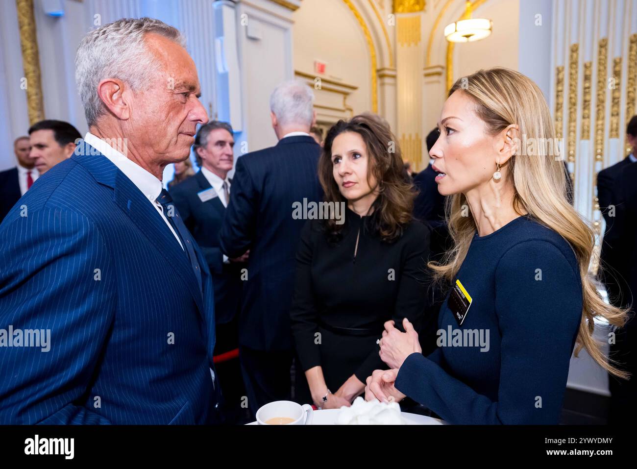 New York, Stati Uniti. 12 dicembre 2024. La Borsa di New York dà il benvenuto al presidente eletto degli Stati Uniti Donald J. Trump, oggi, giovedì 12 dicembre 2024, per onorare il presidente eletto Donald J. Trump che è stato nominato persona dell'anno DEL TEMPO. Per onorare l'occasione, il presidente eletto degli Stati Uniti Donald J. Trump suona il Bell® di apertura, affiancato dal CEO di ICE Jeff Sprecher, dal CEO di TIME Jessica Sibley e dal presidente della NYSE Lynn Martin. (Foto di NYSE Group via Credit: SIPA USA/Alamy Live News Foto Stock