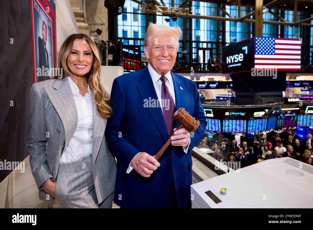 New York, Stati Uniti. 12 dicembre 2024. La Borsa di New York dà il benvenuto al presidente eletto degli Stati Uniti Donald J. Trump, oggi, giovedì 12 dicembre 2024, per onorare il presidente eletto Donald J. Trump che è stato nominato persona dell'anno DEL TEMPO. Per onorare l'occasione, il presidente eletto degli Stati Uniti Donald J. Trump suona il Bell® di apertura, affiancato dal CEO di ICE Jeff Sprecher, dal CEO di TIME Jessica Sibley e dal presidente della NYSE Lynn Martin. (Foto di NYSE Group via Credit: SIPA USA/Alamy Live News Foto Stock