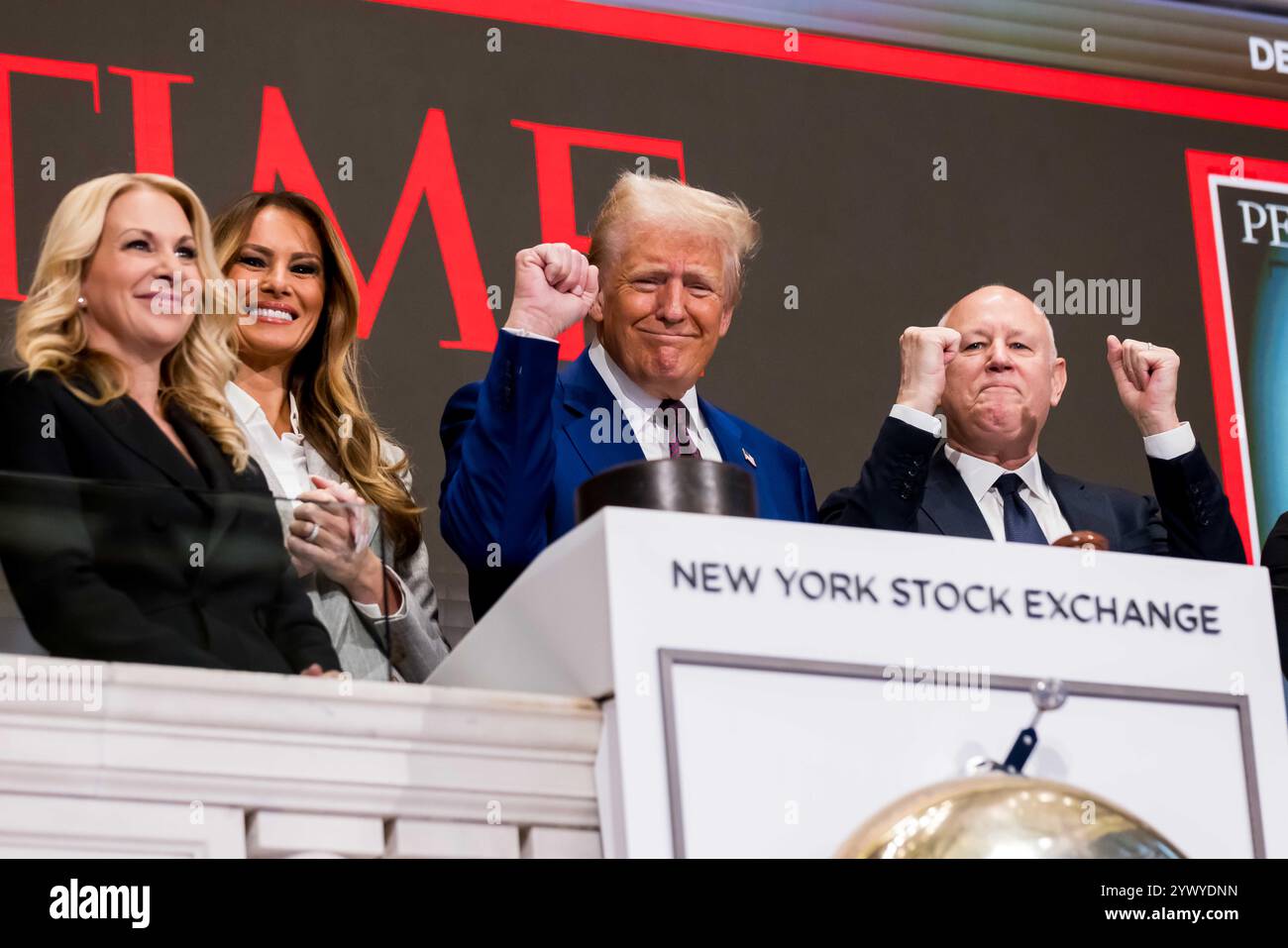 New York, Stati Uniti. 12 dicembre 2024. La Borsa di New York dà il benvenuto al presidente eletto degli Stati Uniti Donald J. Trump, oggi, giovedì 12 dicembre 2024, per onorare il presidente eletto Donald J. Trump che è stato nominato persona dell'anno DEL TEMPO. Per onorare l'occasione, il presidente eletto degli Stati Uniti Donald J. Trump suona il Bell® di apertura, affiancato dal CEO di ICE Jeff Sprecher, dal CEO di TIME Jessica Sibley e dal presidente della NYSE Lynn Martin. (Foto di NYSE Group via Credit: SIPA USA/Alamy Live News Foto Stock
