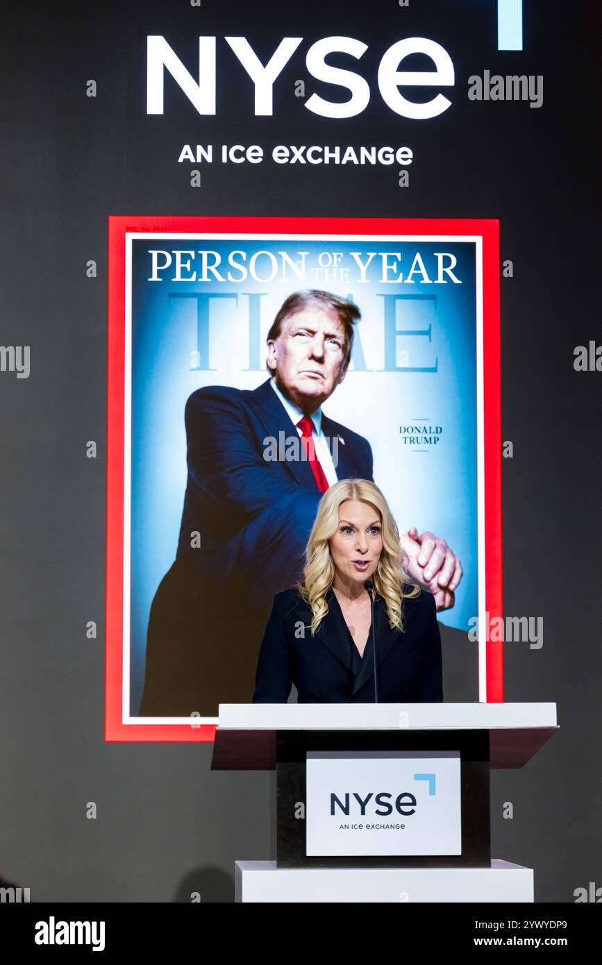 New York, Stati Uniti. 12 dicembre 2024. La Borsa di New York dà il benvenuto al presidente eletto degli Stati Uniti Donald J. Trump, oggi, giovedì 12 dicembre 2024, per onorare il presidente eletto Donald J. Trump che è stato nominato persona dell'anno DEL TEMPO. Per onorare l'occasione, il presidente eletto degli Stati Uniti Donald J. Trump suona il Bell® di apertura, affiancato dal CEO di ICE Jeff Sprecher, dal CEO di TIME Jessica Sibley e dal presidente della NYSE Lynn Martin. (Foto di NYSE Group via Credit: SIPA USA/Alamy Live News Foto Stock