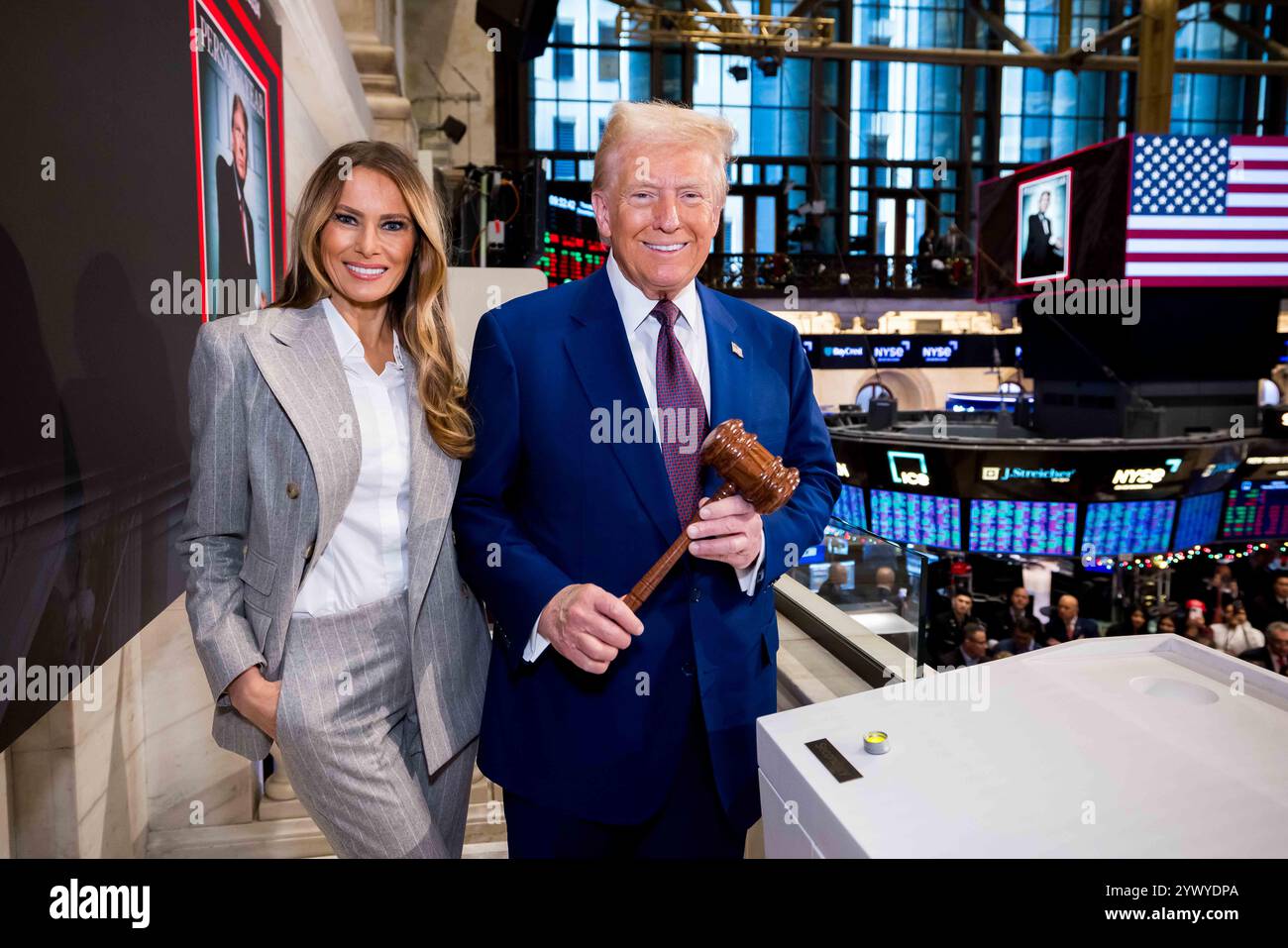 New York, Stati Uniti. 12 dicembre 2024. La Borsa di New York dà il benvenuto al presidente eletto degli Stati Uniti Donald J. Trump, oggi, giovedì 12 dicembre 2024, per onorare il presidente eletto Donald J. Trump che è stato nominato persona dell'anno DEL TEMPO. Per onorare l'occasione, il presidente eletto degli Stati Uniti Donald J. Trump suona il Bell® di apertura, affiancato dal CEO di ICE Jeff Sprecher, dal CEO di TIME Jessica Sibley e dal presidente della NYSE Lynn Martin. (Foto di NYSE Group via Credit: SIPA USA/Alamy Live News Foto Stock