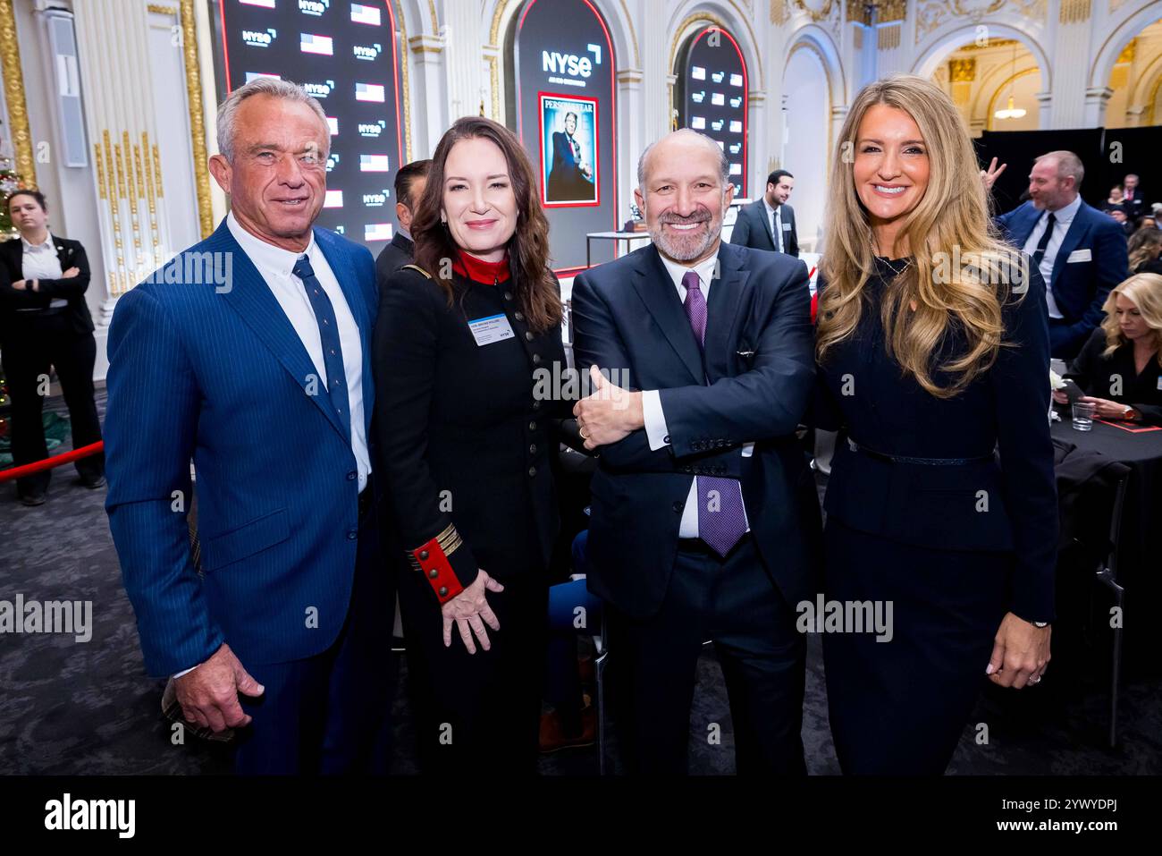 New York, Stati Uniti. 12 dicembre 2024. La Borsa di New York dà il benvenuto al presidente eletto degli Stati Uniti Donald J. Trump, oggi, giovedì 12 dicembre 2024, per onorare il presidente eletto Donald J. Trump che è stato nominato persona dell'anno DEL TEMPO. Per onorare l'occasione, il presidente eletto degli Stati Uniti Donald J. Trump suona il Bell® di apertura, affiancato dal CEO di ICE Jeff Sprecher, dal CEO di TIME Jessica Sibley e dal presidente della NYSE Lynn Martin. (Foto di NYSE Group via Credit: SIPA USA/Alamy Live News Foto Stock