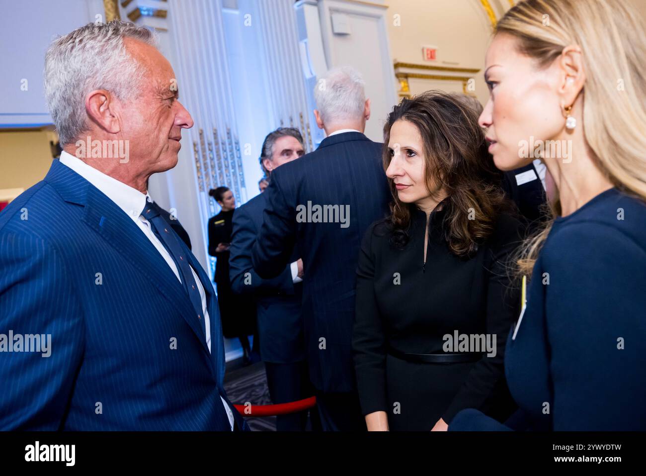 New York, Stati Uniti. 12 dicembre 2024. La Borsa di New York dà il benvenuto al presidente eletto degli Stati Uniti Donald J. Trump, oggi, giovedì 12 dicembre 2024, per onorare il presidente eletto Donald J. Trump che è stato nominato persona dell'anno DEL TEMPO. Per onorare l'occasione, il presidente eletto degli Stati Uniti Donald J. Trump suona il Bell® di apertura, affiancato dal CEO di ICE Jeff Sprecher, dal CEO di TIME Jessica Sibley e dal presidente della NYSE Lynn Martin. (Foto di NYSE Group via Credit: SIPA USA/Alamy Live News Foto Stock