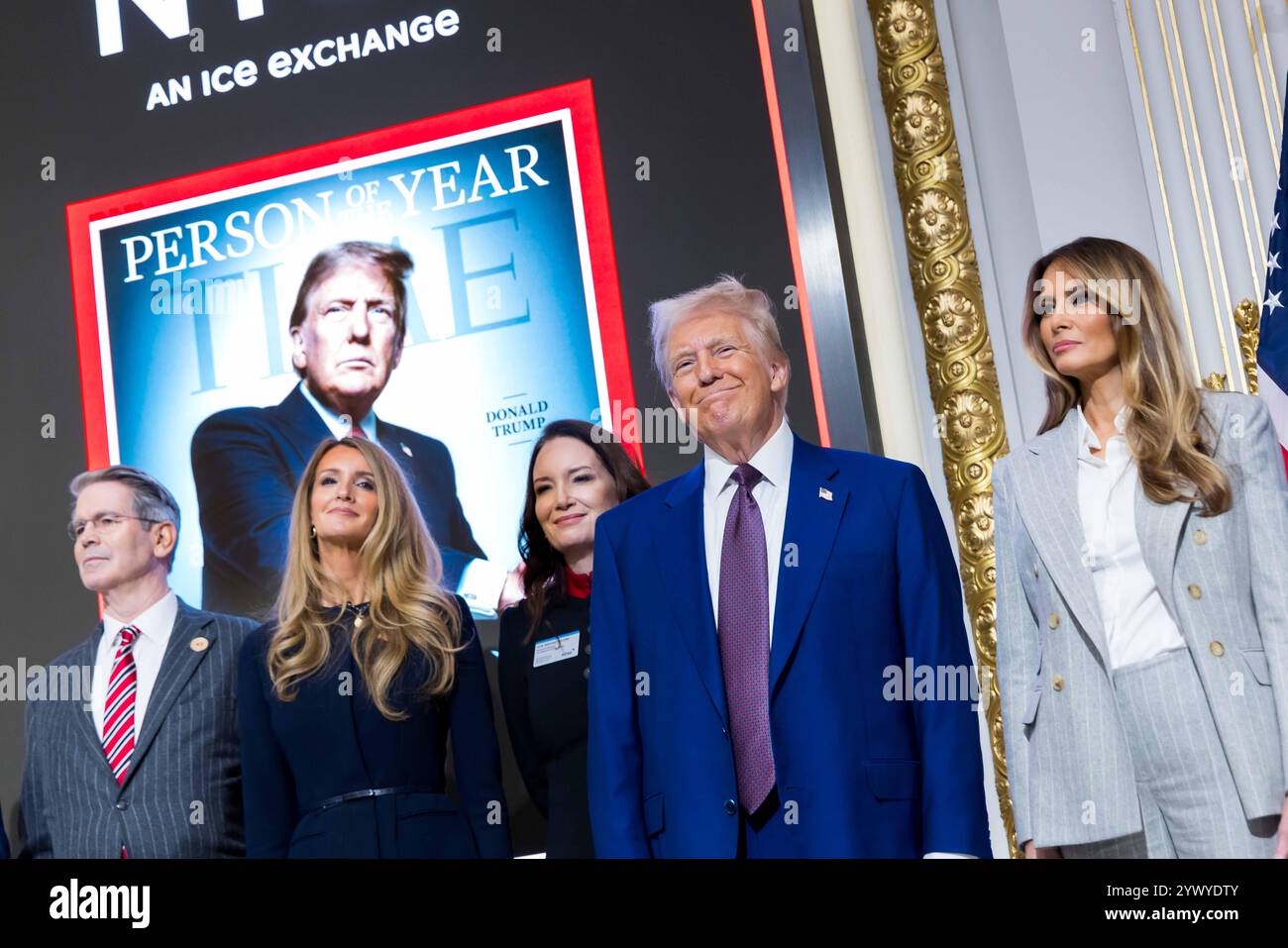 New York, Stati Uniti. 12 dicembre 2024. La Borsa di New York dà il benvenuto al presidente eletto degli Stati Uniti Donald J. Trump, oggi, giovedì 12 dicembre 2024, per onorare il presidente eletto Donald J. Trump che è stato nominato persona dell'anno DEL TEMPO. Per onorare l'occasione, il presidente eletto degli Stati Uniti Donald J. Trump suona il Bell® di apertura, affiancato dal CEO di ICE Jeff Sprecher, dal CEO di TIME Jessica Sibley e dal presidente della NYSE Lynn Martin. (Foto di NYSE Group via Credit: SIPA USA/Alamy Live News Foto Stock
