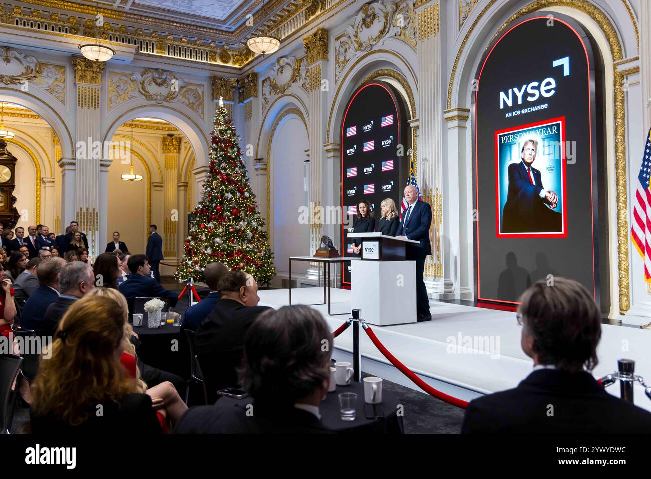 New York, Stati Uniti. 12 dicembre 2024. La Borsa di New York dà il benvenuto al presidente eletto degli Stati Uniti Donald J. Trump, oggi, giovedì 12 dicembre 2024, per onorare il presidente eletto Donald J. Trump che è stato nominato persona dell'anno DEL TEMPO. Per onorare l'occasione, il presidente eletto degli Stati Uniti Donald J. Trump suona il Bell® di apertura, affiancato dal CEO di ICE Jeff Sprecher, dal CEO di TIME Jessica Sibley e dal presidente della NYSE Lynn Martin. (Foto di NYSE Group via Credit: SIPA USA/Alamy Live News Foto Stock