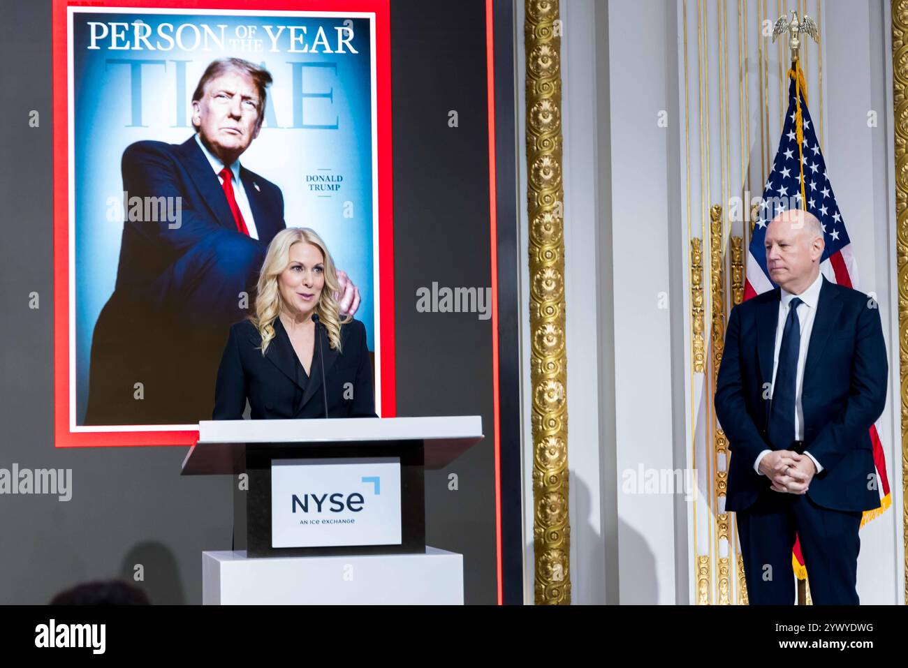 New York, Stati Uniti. 12 dicembre 2024. La Borsa di New York dà il benvenuto al presidente eletto degli Stati Uniti Donald J. Trump, oggi, giovedì 12 dicembre 2024, per onorare il presidente eletto Donald J. Trump che è stato nominato persona dell'anno DEL TEMPO. Per onorare l'occasione, il presidente eletto degli Stati Uniti Donald J. Trump suona il Bell® di apertura, affiancato dal CEO di ICE Jeff Sprecher, dal CEO di TIME Jessica Sibley e dal presidente della NYSE Lynn Martin. (Foto di NYSE Group via Credit: SIPA USA/Alamy Live News Foto Stock