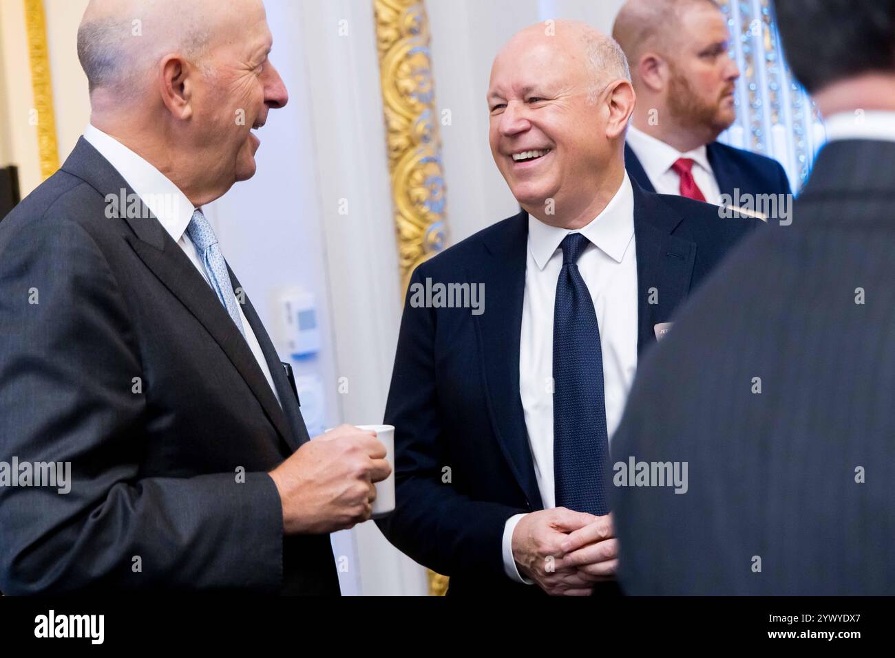 New York, Stati Uniti. 12 dicembre 2024. La Borsa di New York dà il benvenuto al presidente eletto degli Stati Uniti Donald J. Trump, oggi, giovedì 12 dicembre 2024, per onorare il presidente eletto Donald J. Trump che è stato nominato persona dell'anno DEL TEMPO. Per onorare l'occasione, il presidente eletto degli Stati Uniti Donald J. Trump suona il Bell® di apertura, affiancato dal CEO di ICE Jeff Sprecher, dal CEO di TIME Jessica Sibley e dal presidente della NYSE Lynn Martin. (Foto di NYSE Group via Credit: SIPA USA/Alamy Live News Foto Stock