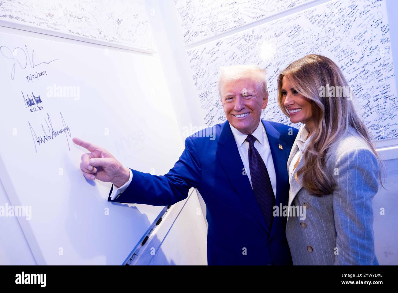 New York, Stati Uniti. 12 dicembre 2024. La Borsa di New York dà il benvenuto al presidente eletto degli Stati Uniti Donald J. Trump, oggi, giovedì 12 dicembre 2024, per onorare il presidente eletto Donald J. Trump che è stato nominato persona dell'anno DEL TEMPO. Per onorare l'occasione, il presidente eletto degli Stati Uniti Donald J. Trump suona il Bell® di apertura, affiancato dal CEO di ICE Jeff Sprecher, dal CEO di TIME Jessica Sibley e dal presidente della NYSE Lynn Martin. (Foto di NYSE Group via Credit: SIPA USA/Alamy Live News Foto Stock