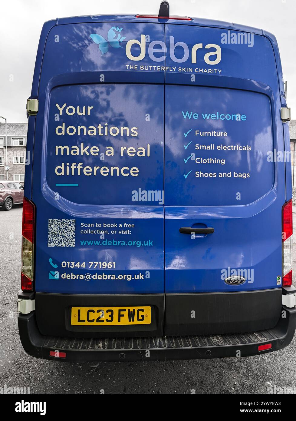 Debra - The Butterfly Skin Charity Donations pick-up van - vista posteriore - Immagine stock catturata con smartphone