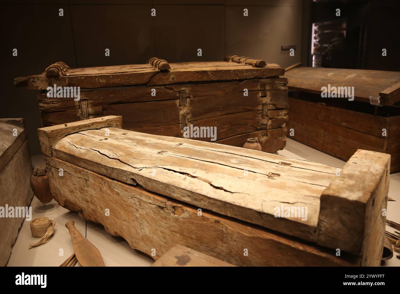 V dinastia. Sepoltura di una tomba intatta di Gebelein. Artefatti visualizzati nella sua posizione originale. CAMERA B. (C. 2435-2306 A.C.). Egiziano Foto Stock