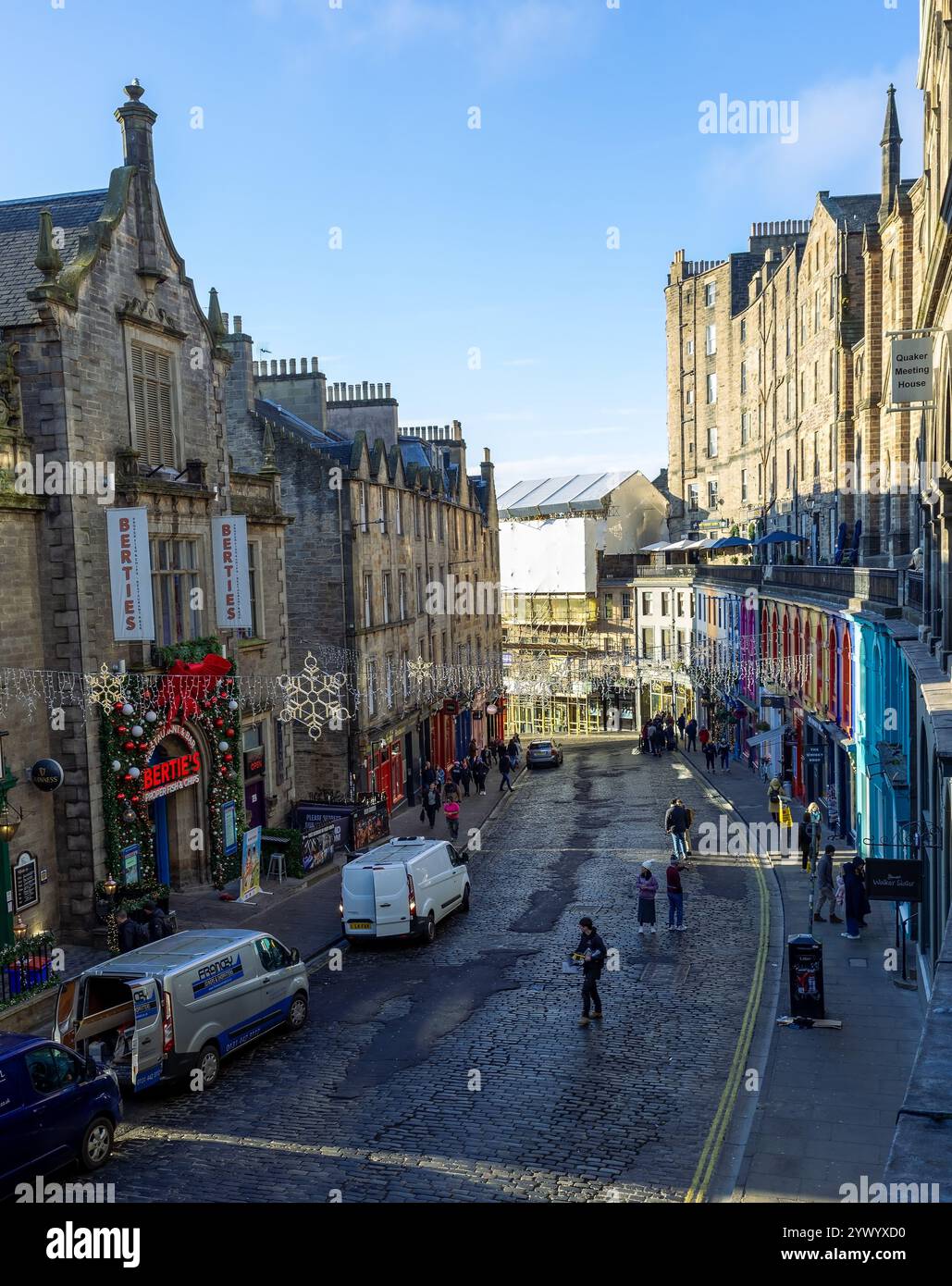 Luci di Natale su Victoria Street, Edimburgo, Scozia, Regno Unito Foto Stock