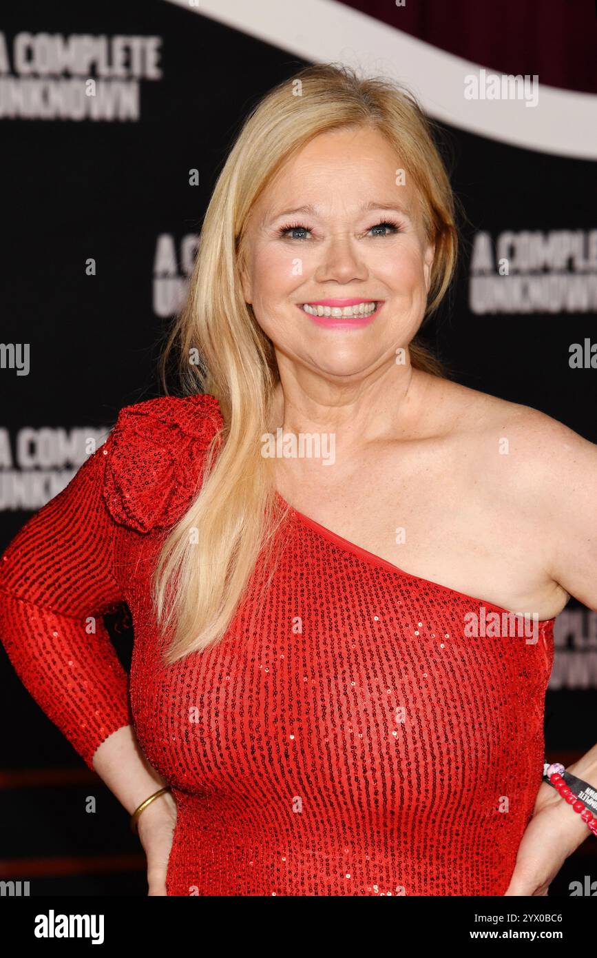 HOLLYWOOD, CALIFORNIA - 10 DICEMBRE: Caroline Rhea partecipa alla premiere di Los Angeles di Searchlight Pictures "A complete Unknown" al Dolby Theatre on D. Foto Stock