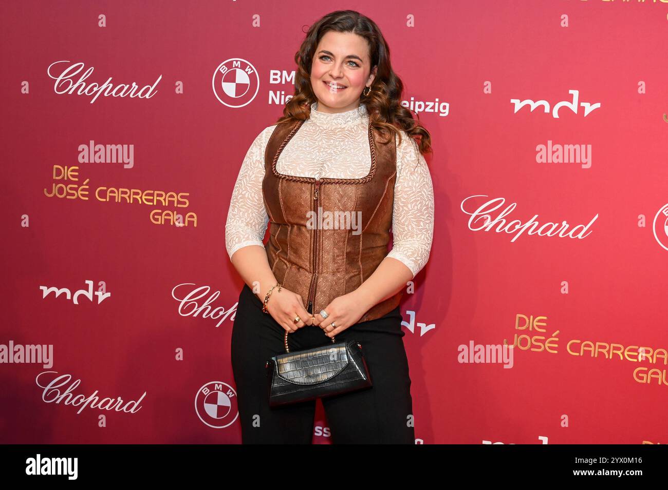 Lipsia - Spendengala im Kampf gegen Leukämie: Dutzende Stars bei der 30. Josà Carreras Gala 12.12.2024 ab 18 Uhr Leipzig, Media City Leipzig Fotograf: EHL Media/Dietmar Thomas IM foto: Ronja Forcher, Schauspielerin am Donnerstag überträgt der MDR ab 20,15 Uhr Live aus Leipzig die 30. Gala di Josà Carreras. Gastgeber und Stifter Josà Carreras Wird in Seiner großen Vision Leukämie Muss heilbar werden. Immer und bei jedem wieder von prominenten internationalen und nationalen Künstlerfreunden unterstützt. Gemeinsam mit Gastgeber Josà Carreras werden auch in diesem Jahr die TV-Moderatoren und Botschaf Foto Stock
