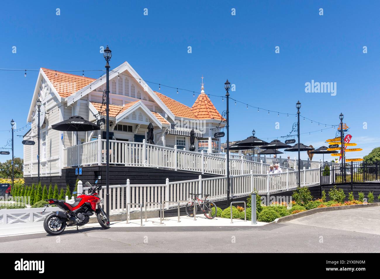 Parigi per il Weekend Cafe, Charles Street, Kaiapoi, Canterbury, South Island, nuova Zelanda Foto Stock
