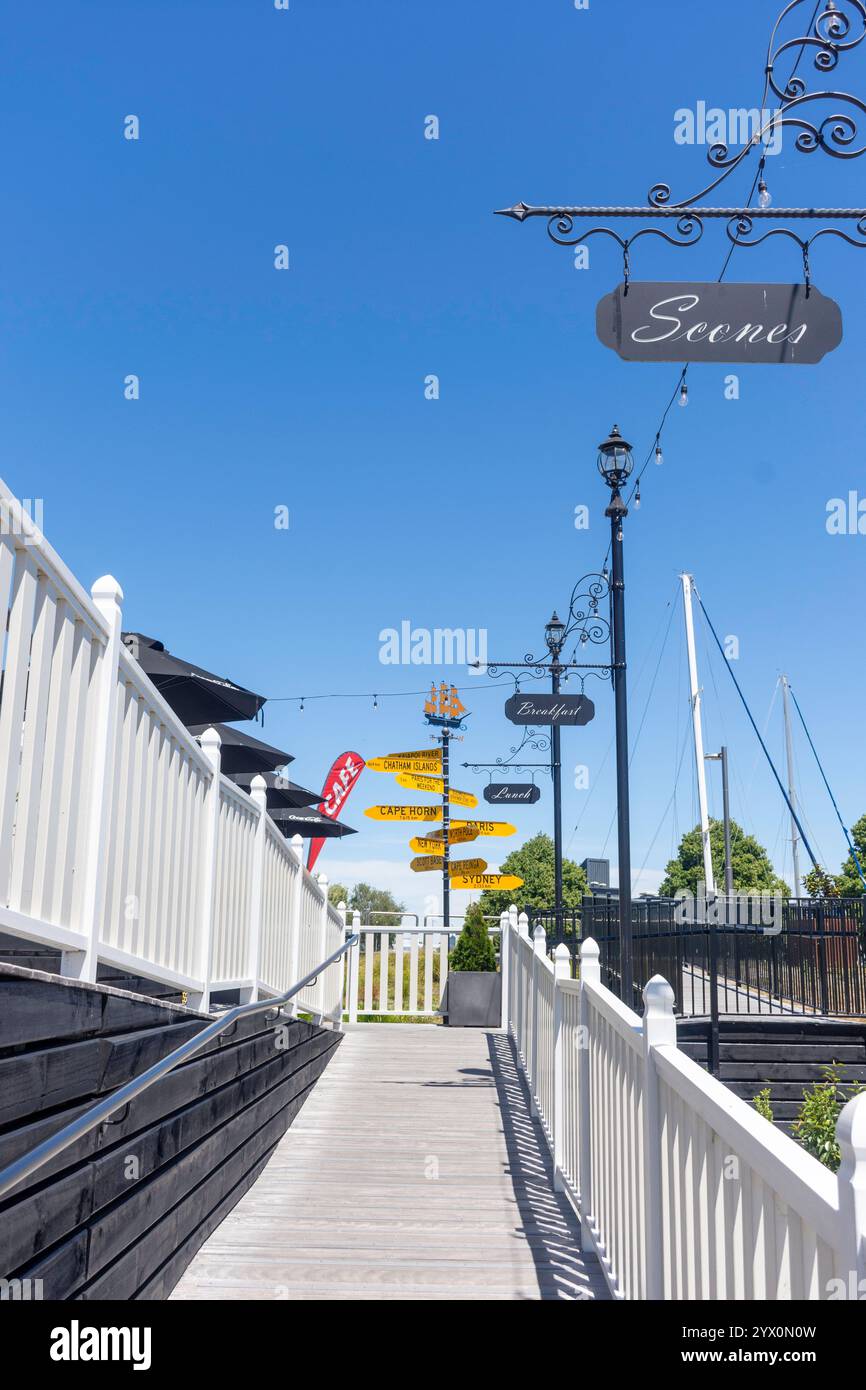 Rampa per Parigi per il Weekend Cafe, Charles Street, Kaiapoi, Canterbury, South Island, nuova Zelanda Foto Stock