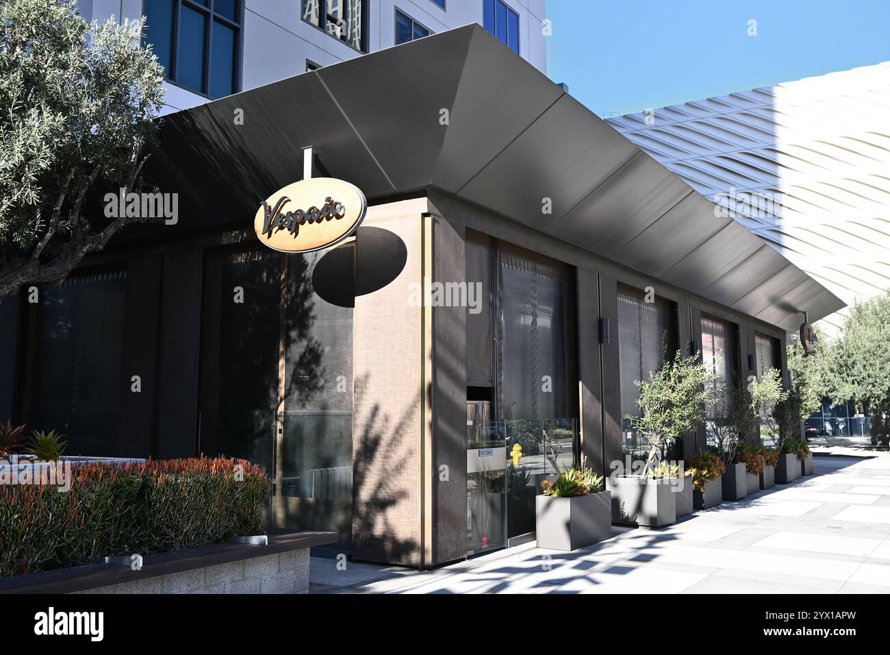 LOS ANGELES, CALIFORNIA - 2 dicembre 2024: Ristorante italiano Vespaio, vicino al Music Center, al Broad e al Museo di Arte Contemporanea Foto Stock