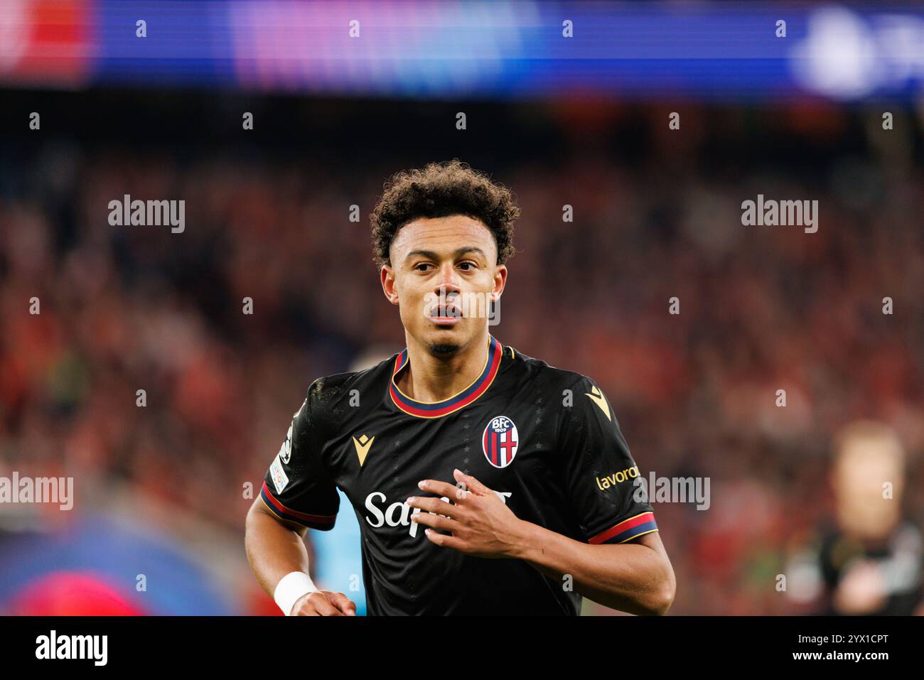 Dan Ndoye visto durante la partita di UEFA Champions League tra le squadre del Benfica e del Bologna FC 1909 (Maciej Rogowski) Foto Stock