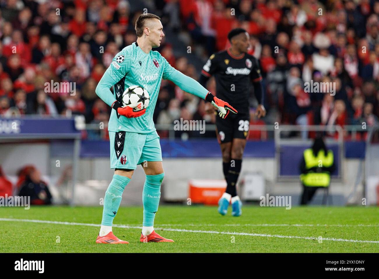 Lukasz Skorupski visto durante la partita di UEFA Champions League tra le squadre del Benfica e del Bologna FC 1909 (Maciej Rogowski) Foto Stock