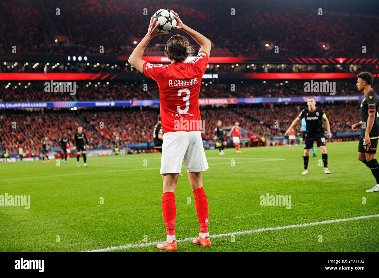 Alvaro Carreras visto durante la partita di UEFA Champions League tra le squadre del Benfica e del Bologna FC 1909 (Maciej Rogowski) Foto Stock