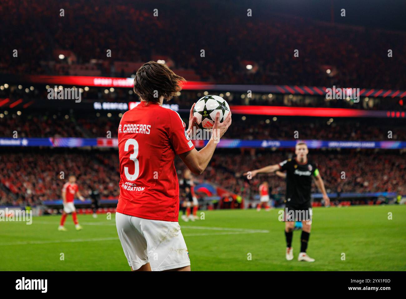 Alvaro Carreras visto durante la partita di UEFA Champions League tra le squadre del Benfica e del Bologna FC 1909 (Maciej Rogowski) Foto Stock