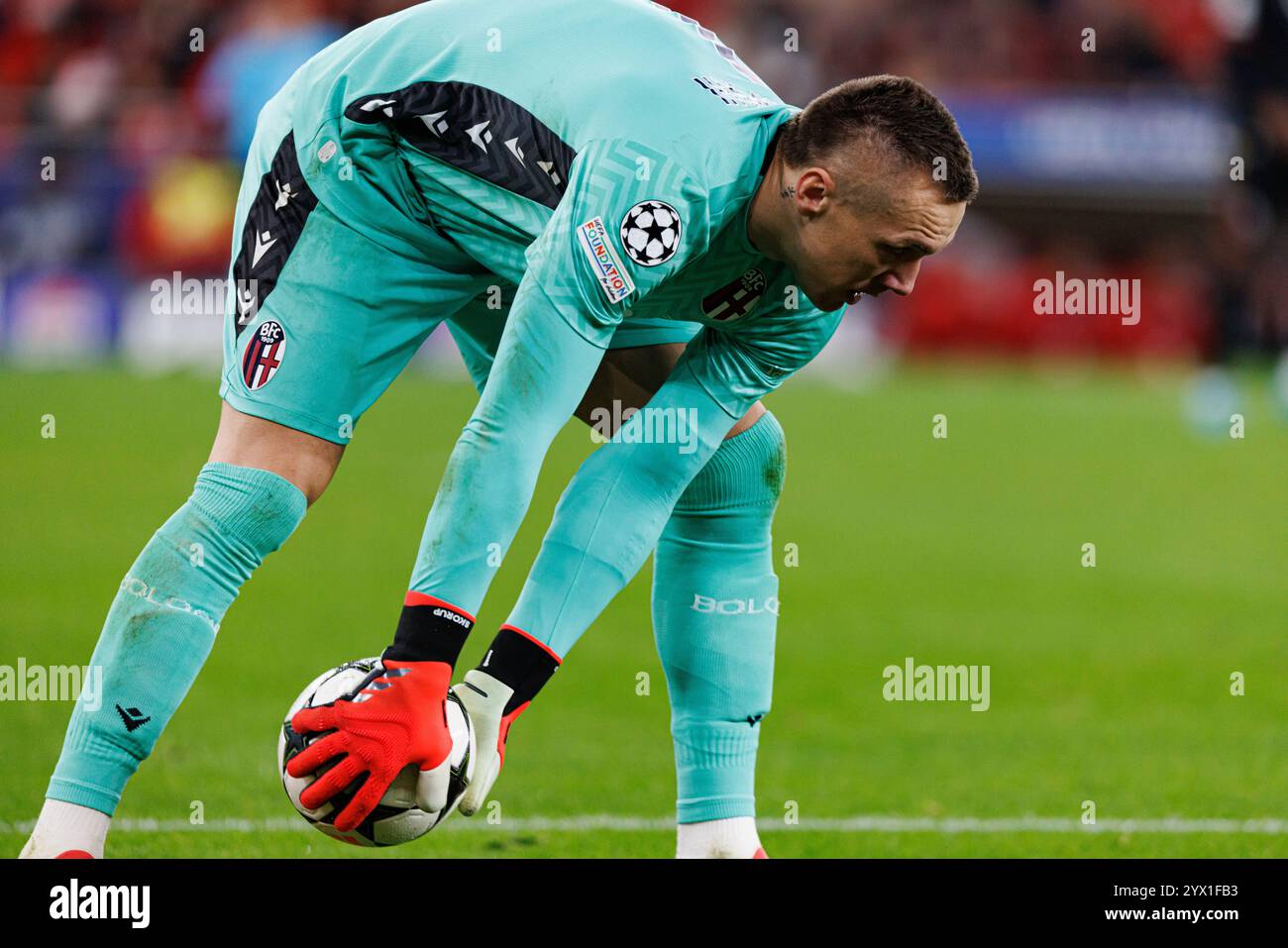 Lukasz Skorupski visto durante la partita di UEFA Champions League tra le squadre del Benfica e del Bologna FC 1909 (Maciej Rogowski) Foto Stock