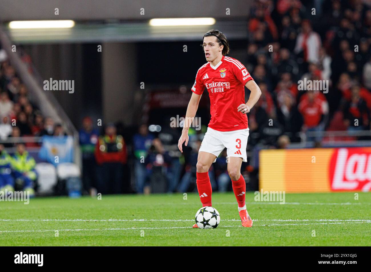 Alvaro Carreras visto durante la partita di UEFA Champions League tra le squadre del Benfica e del Bologna FC 1909 (Maciej Rogowski) Foto Stock