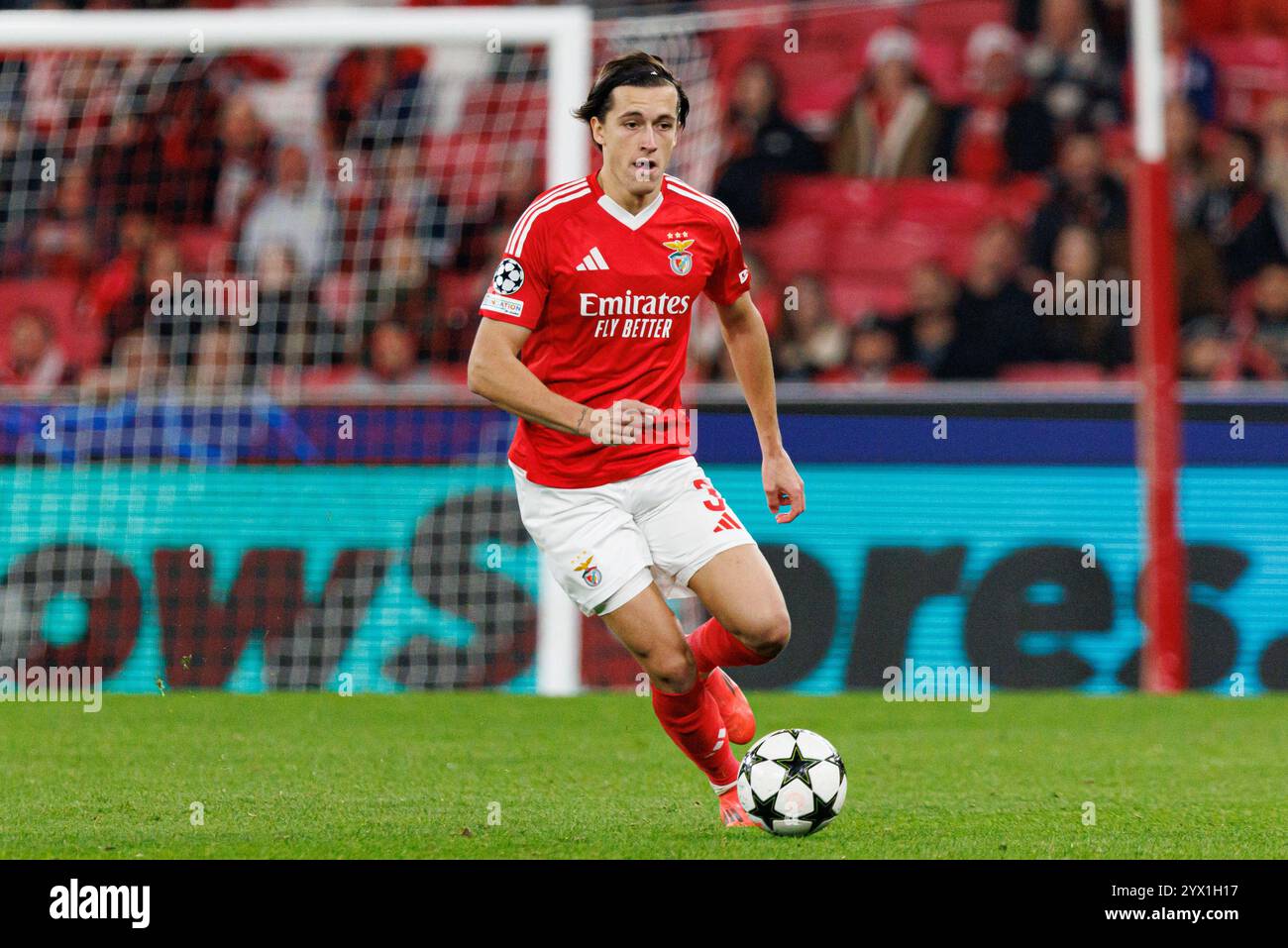 Alvaro Carreras visto durante la partita di UEFA Champions League tra le squadre del Benfica e del Bologna FC 1909 (Maciej Rogowski) Foto Stock
