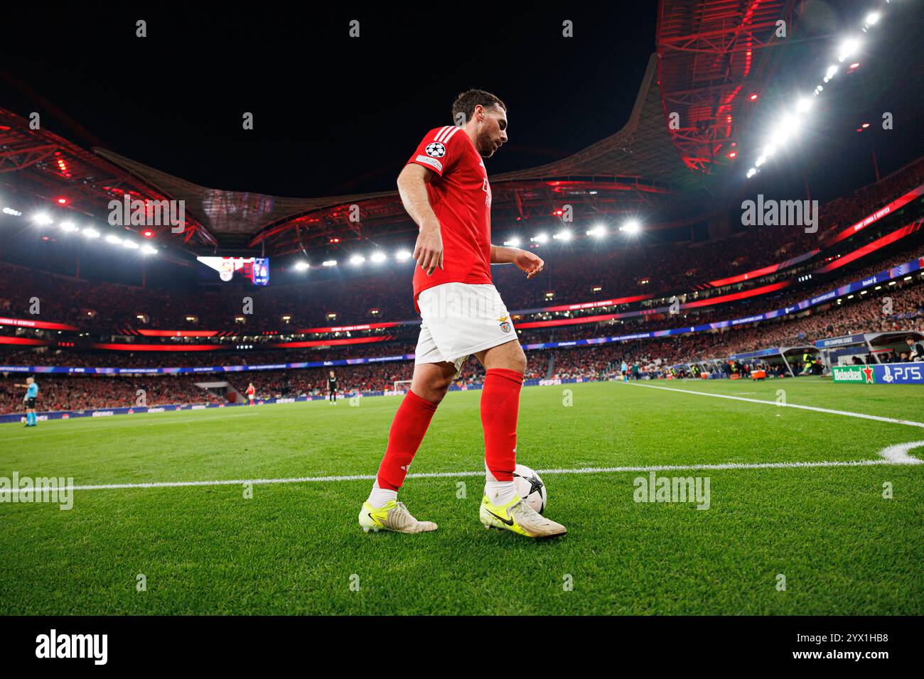 Orkun Kokcu visto durante la partita di UEFA Champions League tra le squadre di SL Benfica e Bologna FC 1909 (Maciej Rogowski) Foto Stock