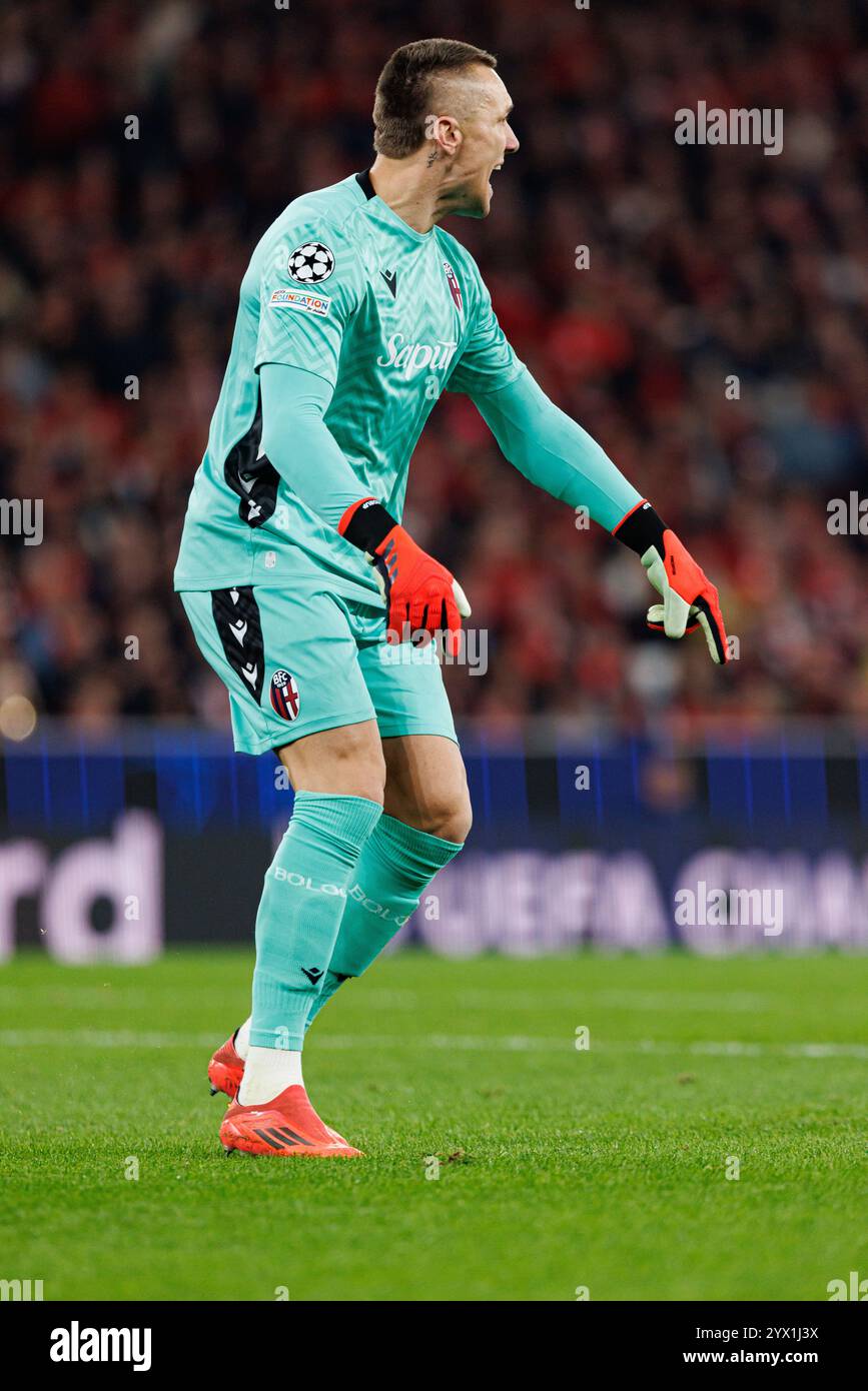 Lukasz Skorupski visto durante la partita di UEFA Champions League tra le squadre del Benfica e del Bologna FC 1909 (Maciej Rogowski) Foto Stock