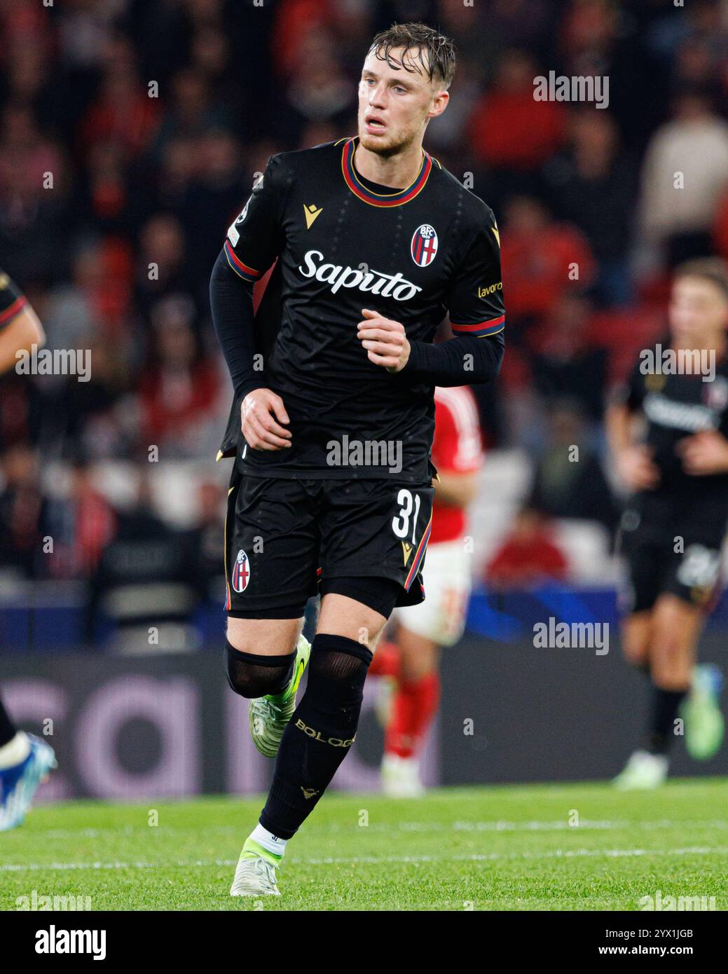 Sam Beukema visto durante la partita di UEFA Champions League tra le squadre di SL Benfica e Bologna FC 1909 (Maciej Rogowski) Foto Stock