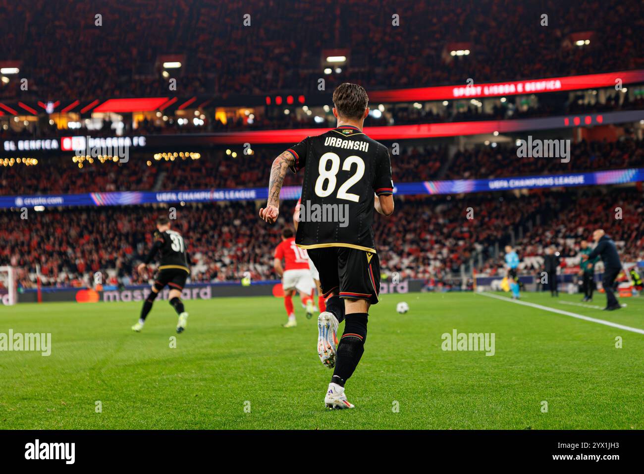 Kacper Urbanski visto durante la partita di UEFA Champions League tra le squadre del Benfica e del Bologna FC 1909 (Maciej Rogowski) Foto Stock