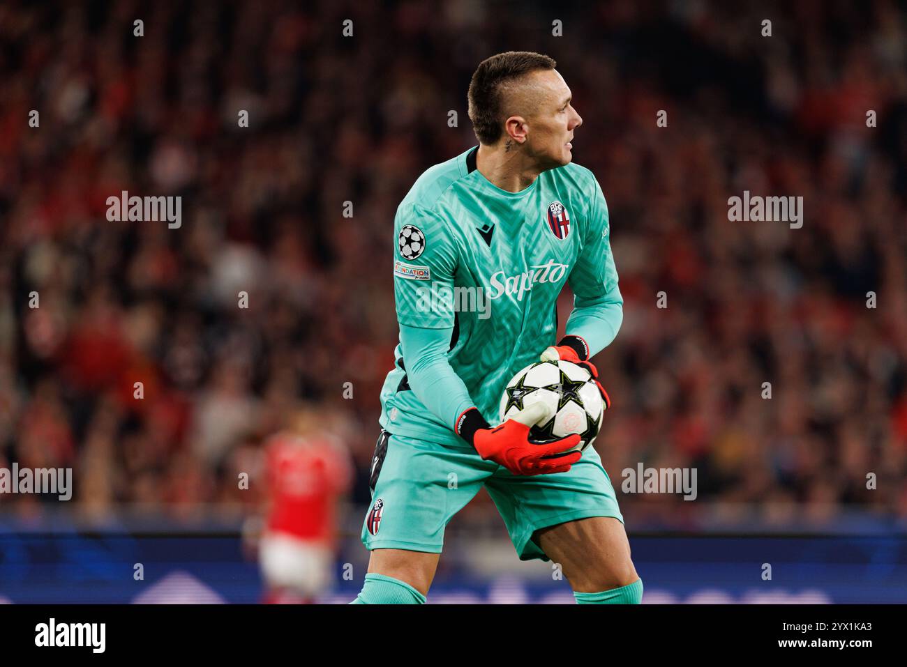 Lukasz Skorupski visto durante la partita di UEFA Champions League tra le squadre del Benfica e del Bologna FC 1909 (Maciej Rogowski) Foto Stock