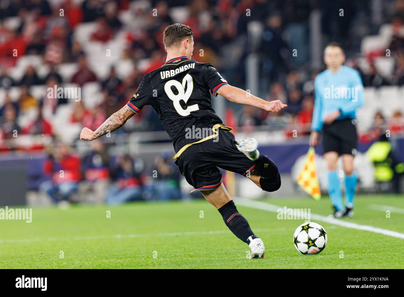 Kacper Urbanski visto durante la partita di UEFA Champions League tra le squadre del Benfica e del Bologna FC 1909 (Maciej Rogowski) Foto Stock