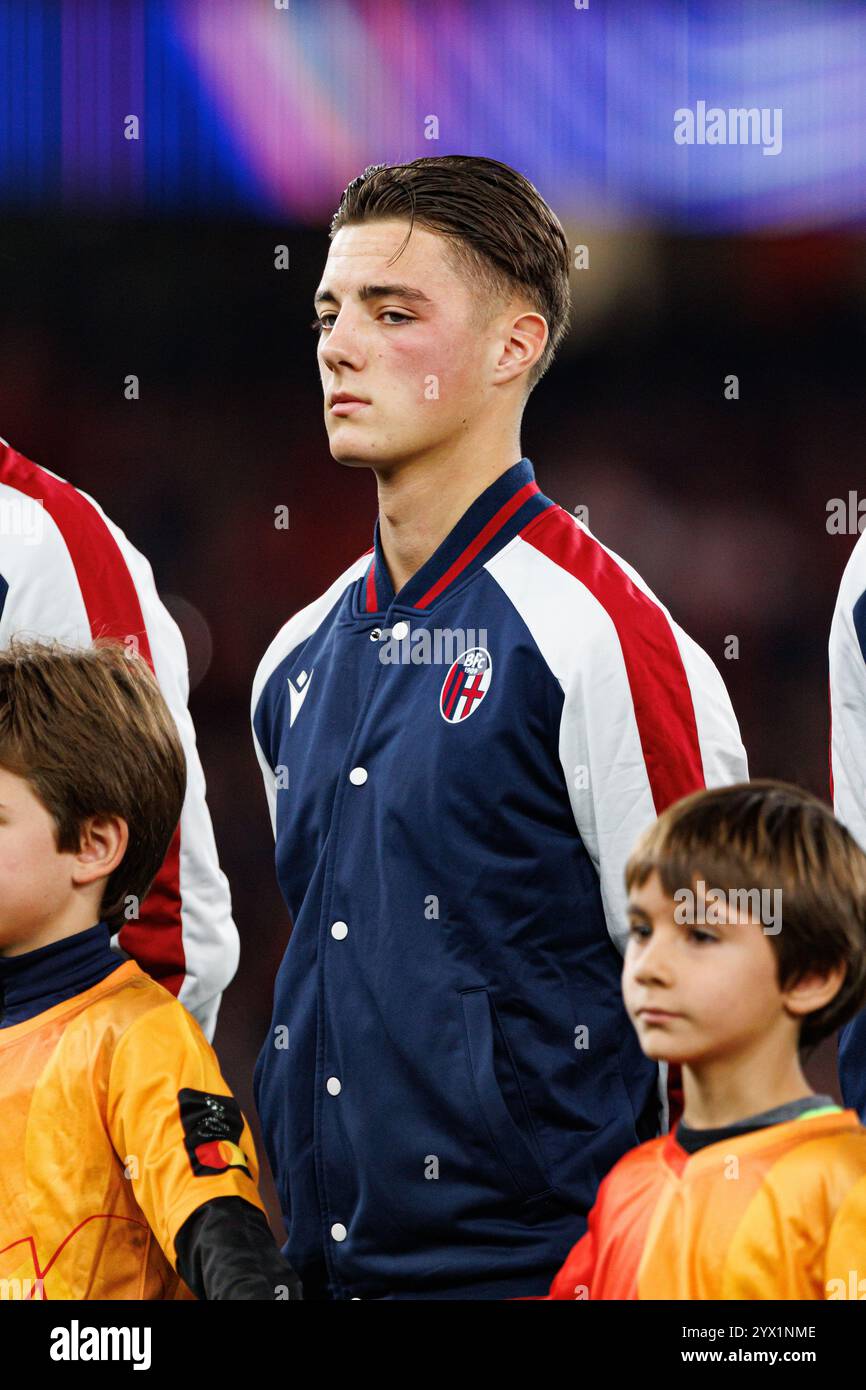 Kacper Urbanski visto durante la partita di UEFA Champions League tra le squadre del Benfica e del Bologna FC 1909 (Maciej Rogowski) Foto Stock