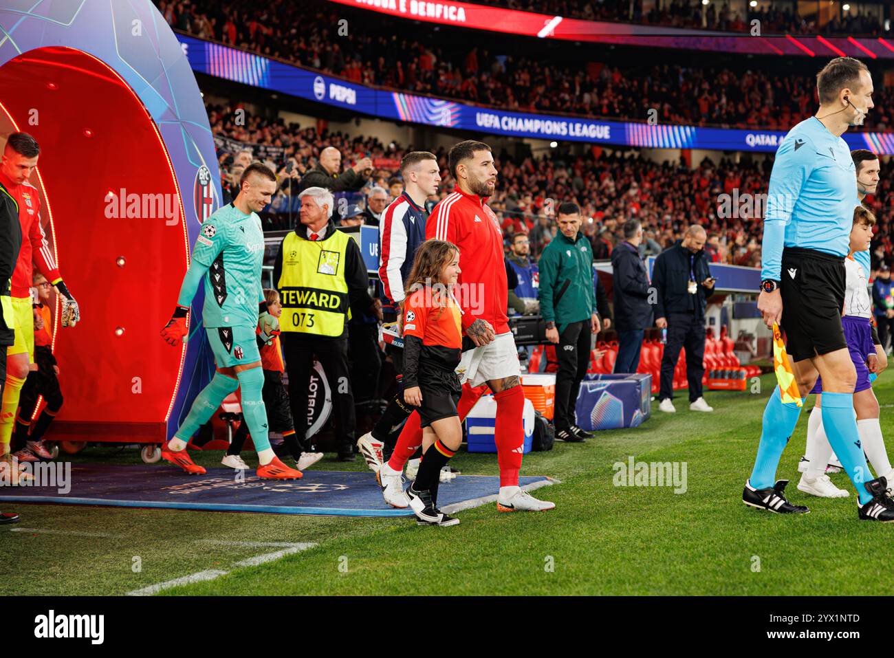 Nicolas Otamendi visto durante la partita di UEFA Champions League tra le squadre di SL Benfica e Bologna FC 1909 (Maciej Rogowski) Foto Stock