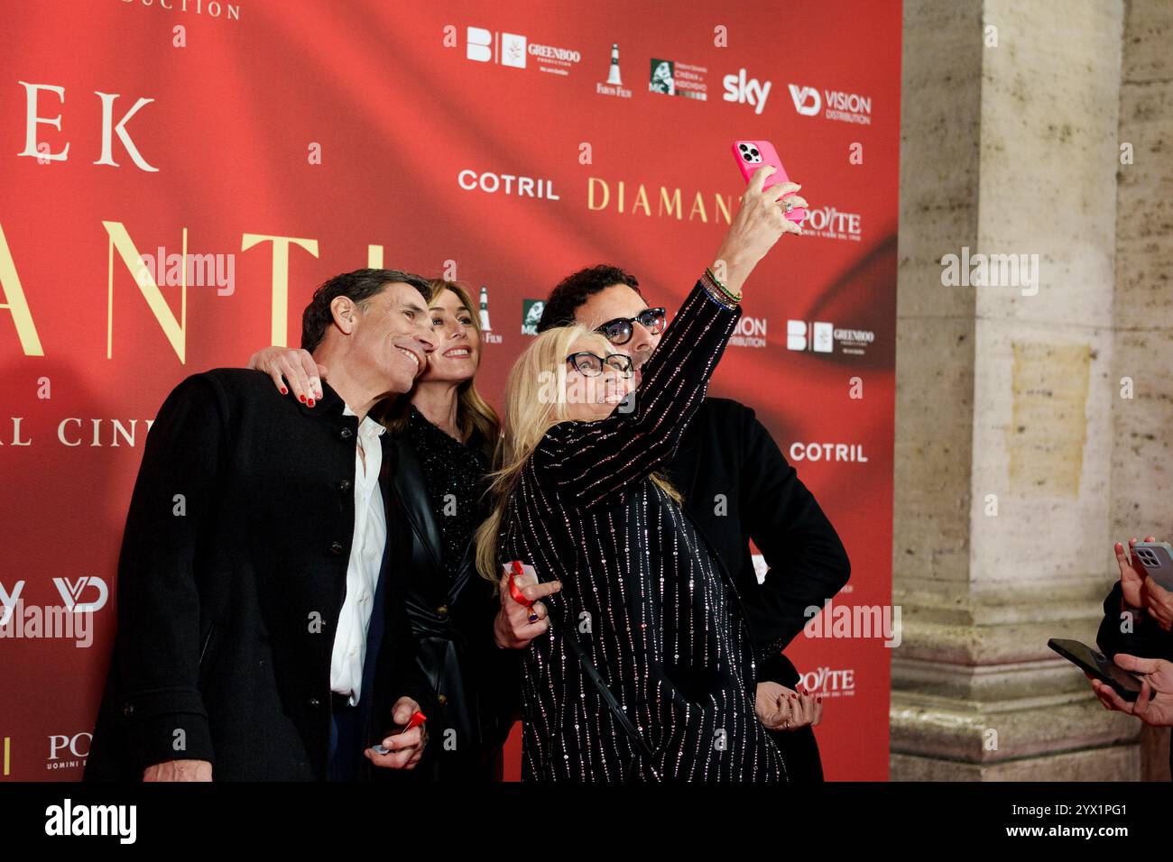 ROMA, ITALIA - 12 DICEMBRE: Alberto Matano, Mara Venier, Riccardo Mannino partecipa alla premiere "Diamanti" allo Space Cinema moderno il 12 dicembre 2024 Foto Stock