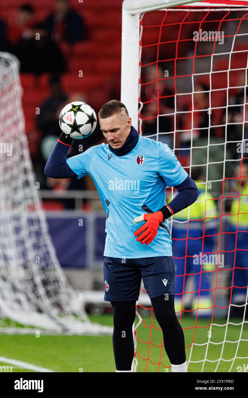 Lukasz Skorupski visto durante la partita di UEFA Champions League tra le squadre del Benfica e del Bologna FC 1909 (Maciej Rogowski) Foto Stock