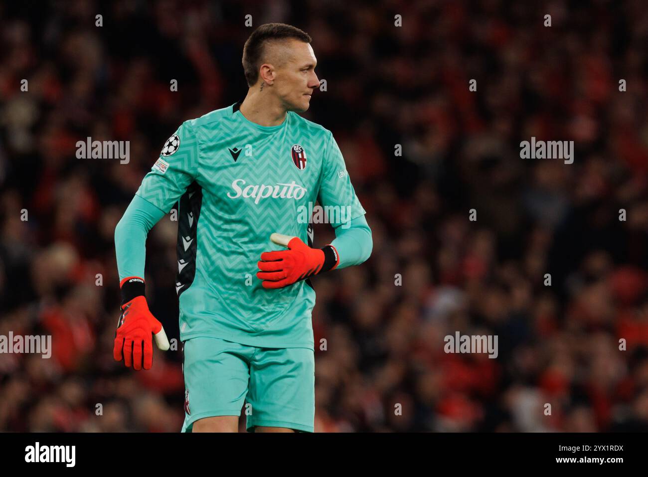 Lukasz Skorupski visto durante la partita di UEFA Champions League tra le squadre del Benfica e del Bologna FC 1909 (Maciej Rogowski) Foto Stock