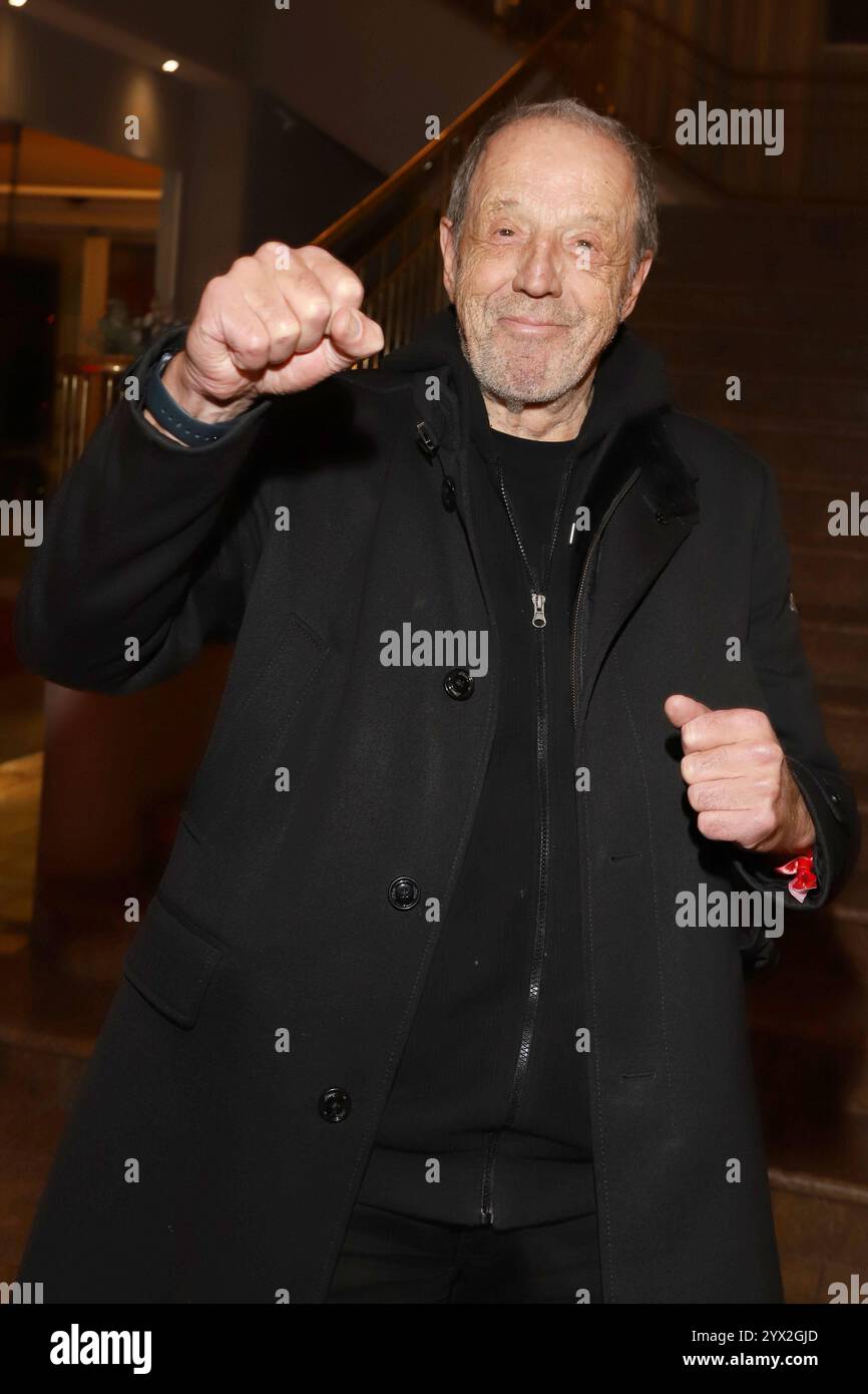 Universum Boxing Night - Hamburg Rolf Fuhrmann, Universum Boxing Night, Elysee Hotel Hamburg, 12.12.2024 *** Universum Boxing Night Hamburg Rolf Fuhrmann, Universum Boxing Night, Elysee Hotel Hamburg, 12 12 2024 Copyright: XEventpressxBecherx Foto Stock