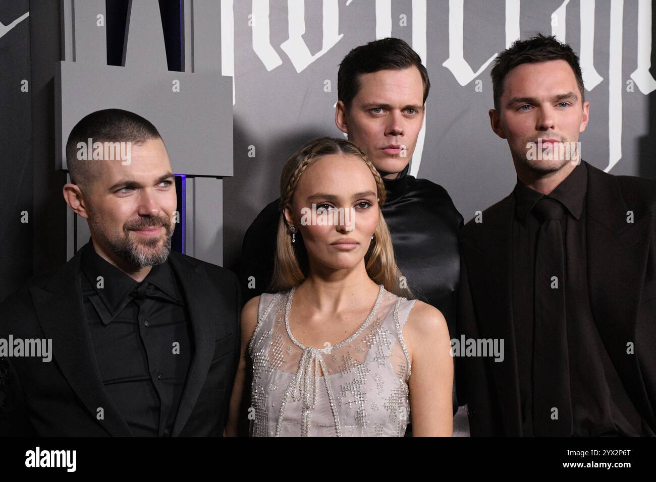 Hollywood, California, USA 12 dicembre 2024 (L-R) regista/sceneggiatore/produttore Robert Eggers, attrice Lily-Rose Depp, attore Bill Skarsgard e attore Nicholas Hoult partecipano a Focus Features Nosferatu Los Angeles Premiere al TCL Chinese Theatre il 12 dicembre 2024 a Hollywood, California, USA. Foto di Barry King/Alamy Live News Foto Stock