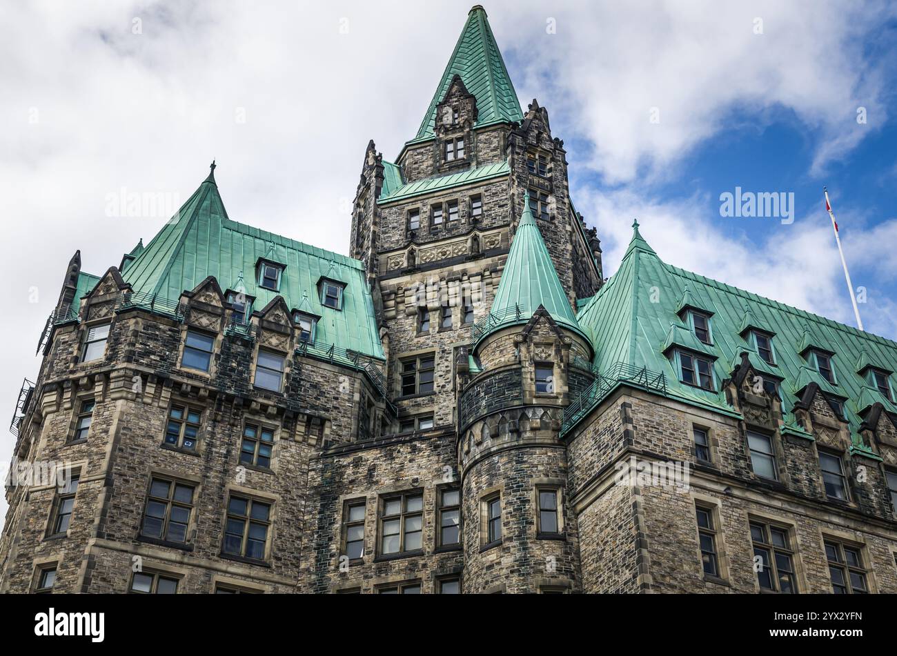 Confederation Building, un edificio per uffici situato a Parliament Hill, progettato in stile neogotico, Ottawa, Ontario, Canada Foto Stock