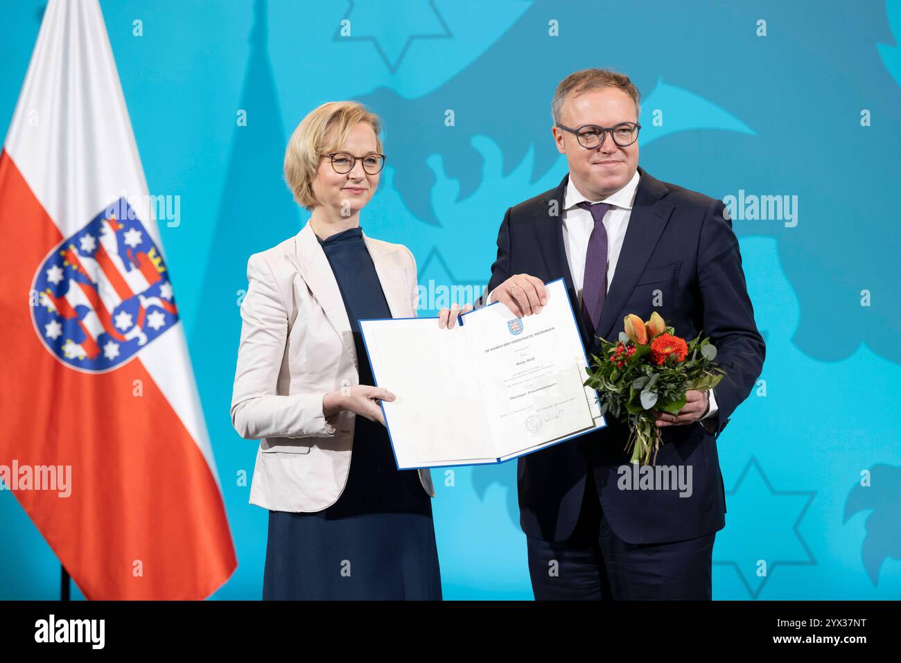 Ernennung Ministro Thüringen 13122024 - Katja Wolf, Finanzministerin und MP Mario Voigt Anlaesslich der neuen Brombeer-Koalition aus CD, BSW und SPD wurden die Ministerinnen und Minister in Thueringen ernannt. Erfurt Thueringer Landtag Thueringen Deutschland *** nomina dei Ministri della Turingia 13122024 Katja Wolf, Ministro delle Finanze e deputato Mario Voigt in occasione della nuova coalizione Brombeer di CD, BSW e SPD, i ministri della Turingia sono stati nominati Erfurt Turingia Parlamento di Stato Turingia Germania 131224 ppb-3 Foto Stock