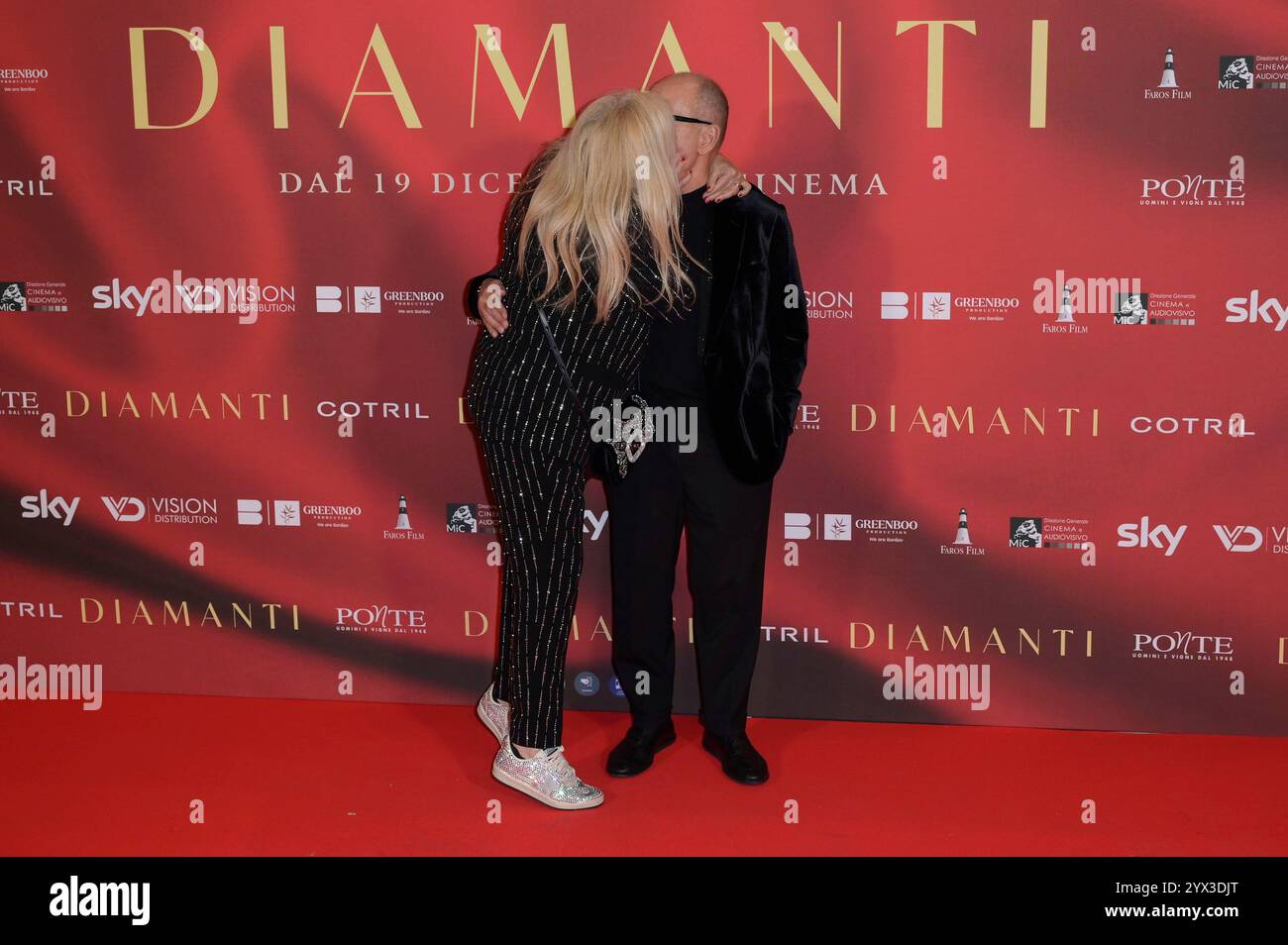 Mara Venier und Ferzan Ozpetek bei der Premiere des Kinofilms 'Diamanti' im Space Cinema moderno. ROM, 12.12.2024 Foto Stock