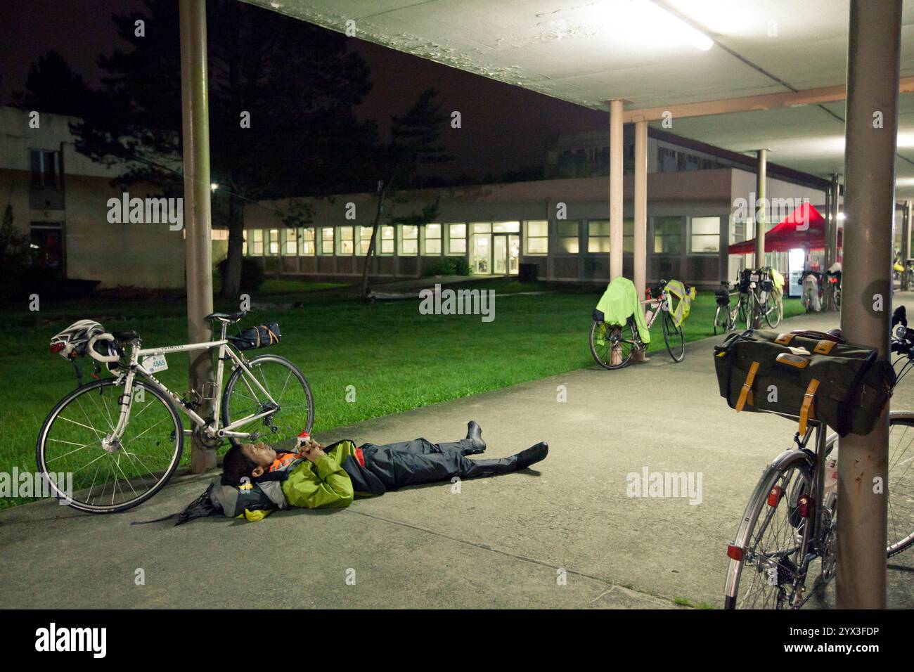 La gara ciclistica di Parigi Brest è una gara ciclistica di 90 ore che si tiene ogni 4 anni. Foto Stock