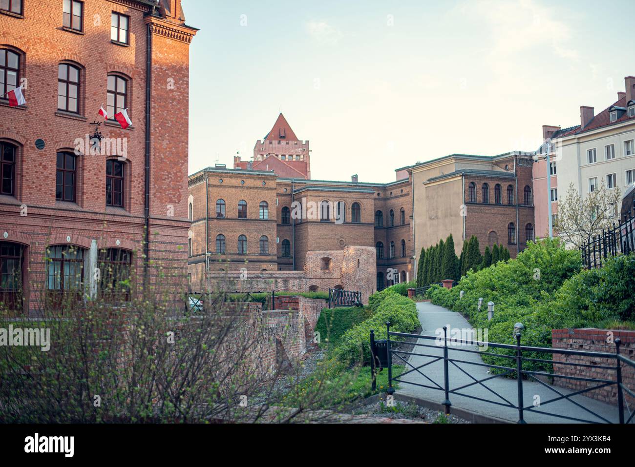 Edificio storico in mattoni rossi del quartier generale dei vigili del fuoco del voivodato della grande Polonia in via Masztalarska, Poznań Foto Stock